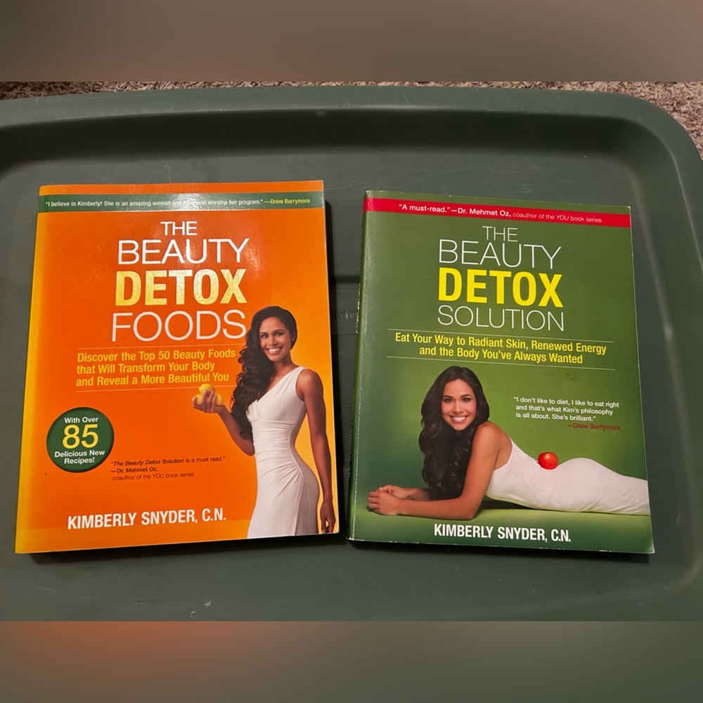 Beauty detox books by Kimberly Snyder.No markings in book.Selling together